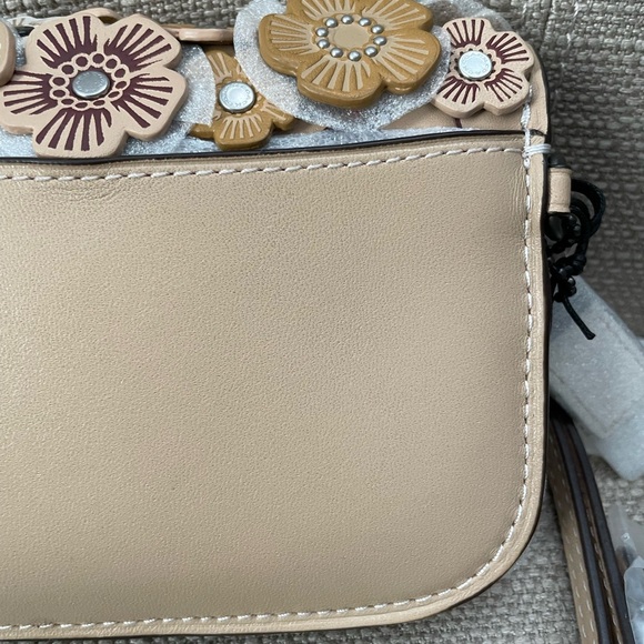 Coach 1941 wristlet clutch tea roses in colour Beechwood - Picture 15 of 16